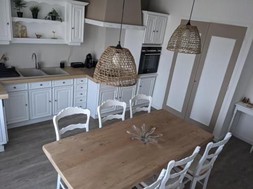 ห้องครัว, GRAND APPARTEMENT COSY DANS MAISON DE CAMPAGNE in แซ็ง-ปิแยร์
