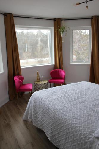 4 Guest Suite with Waterfront Views at Fancie's PEC - Suite 2, Belleville (fotografie 5)