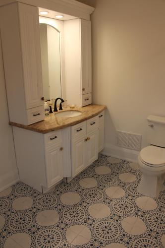4 Guest Suite with Waterfront Views at Fancie's PEC - Suite 2, Belleville (fotografie 6)