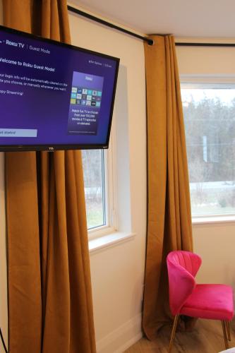 4 Guest Suite with Waterfront Views at Fancie's PEC - Suite 2, Belleville (fotografie 7)