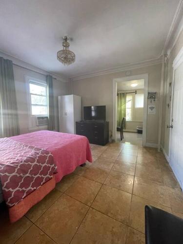 *PRIVATE* Studio 5 minutes from LGA/ US Open