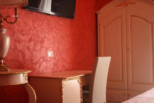 Pope's Suites - image 4