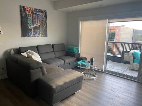 Spacious 2-bed, 2-bath condo in downtown Kelowna!, Kelowna (photo 8)