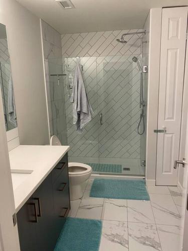Spacious 2-bed, 2-bath condo in downtown Kelowna!, Kelowna (photo 9)