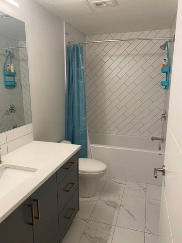 Spacious 2-bed, 2-bath condo in downtown Kelowna!, Kelowna (photo 10)