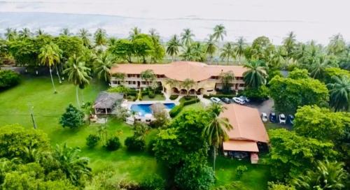 Delfin Beach Front Resort