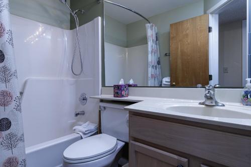 Okemo Mountain Lodge- Cozy 1 Bedroom Condo #A206 condo in Ludlow, USA