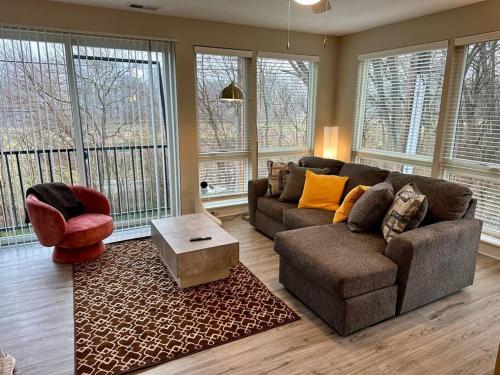 B&B Indianapolis - Broad Ripple Quietly Nestled 2BR w/ Free Parking - Bed and Breakfast Indianapolis