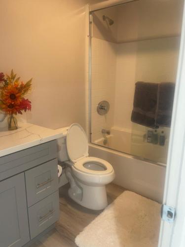 PRIVATE ROOM IN NEW APPARTMENT WITH FULL BATH in Los Angeles, USA