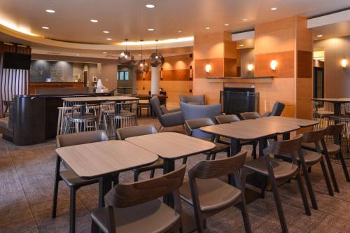 SpringHill Suites Pittsburgh Mills - image 10