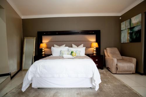 URlyfstyle 5 bedrooms 10km from OR Tambo Int Airport