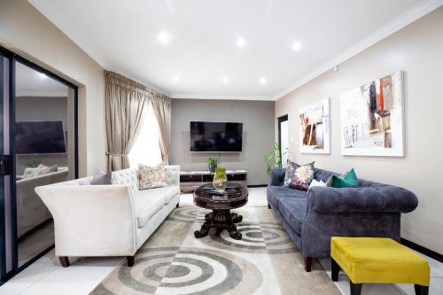 URlyfstyle 5 bedrooms near OR Tambo international Airport