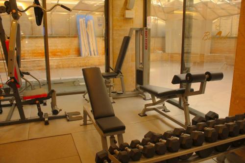 Harbor Haven Suites Single Room with Gym and Bar