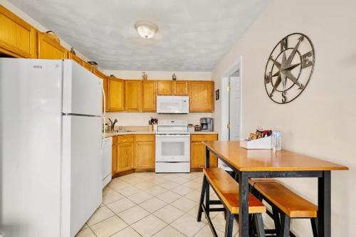 Lake Winnisquam 1 Bedroom Condo with Lake Views in Tilton, USA
