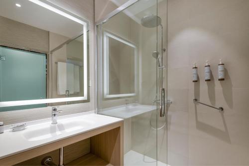 AC Hotel Som - image 4