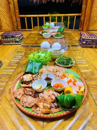 Huong Lake View Homestay in Yen Binh (Yen Bai)