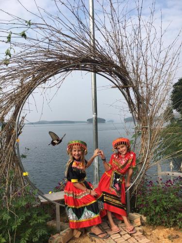 Huong Lake View Homestay in Yen Binh (Yen Bai)