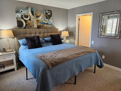 NEW LISTING! GORGEOUS Downtown Nashville Walk to ALL On the RIVER #3 in Nashville, USA