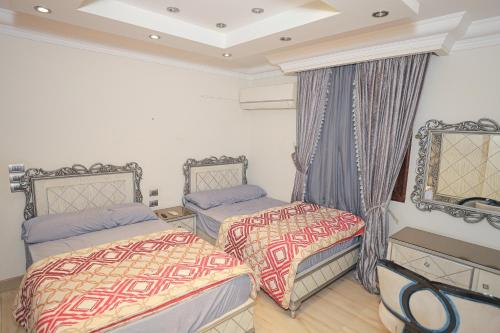 Heliopolis Heights, 3-Bedroom Grandeur, Jacuzzi, 5 AC & 4 TVs