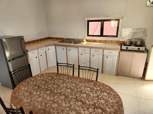 Konyha, Beach Road Apartments in Lian