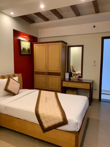 Hotel Love - 315 Đ. Hoàng Mai - by Bay Luxury
