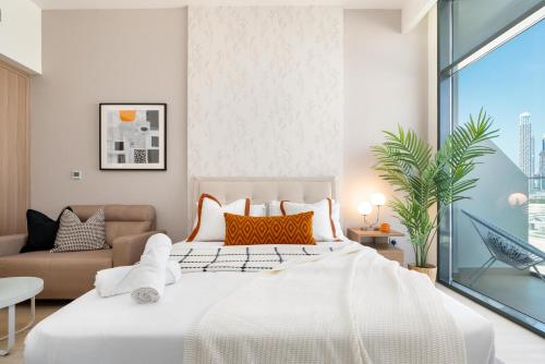 ON OFF HH-Meydan One- Cozy STUDIO - Burj Khalifa & Lagoon view - main image