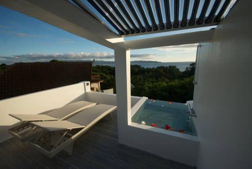 Octagon Villa with rooftop bathtub & 270° view