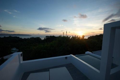 Octagon Villa with rooftop bathtub & 270° view