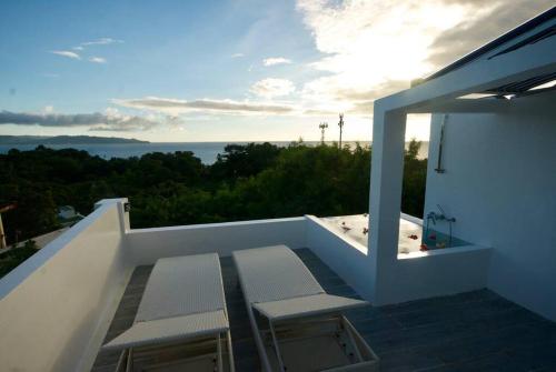 Octagon Villa with rooftop bathtub & 270° view