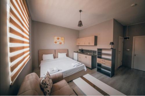 Edrin Otel - image 6