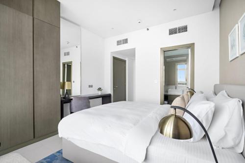 ALiving Charming 1BR I Canal Views I DAMAC Maison Prive B- 2101, Dubai (photo 4)
