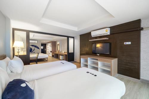 room detail thumbnail 1