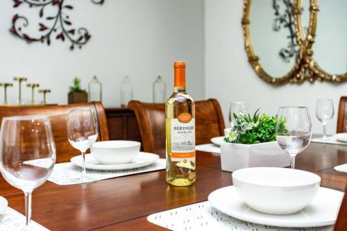Fantastic Home Near DWTN/Airport in R and K Skyranch Airport
