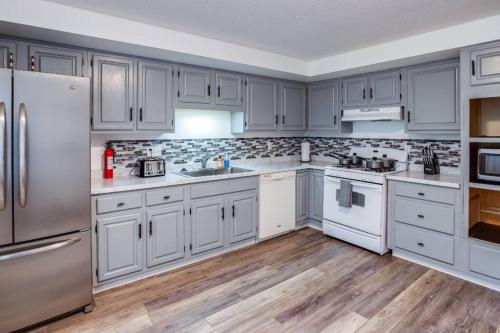 Fantastic Home Near DWTN/Airport in R and K Skyranch Airport
