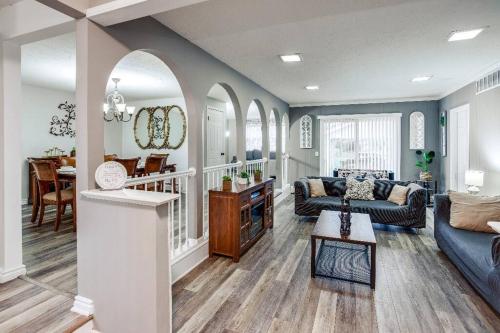 Fantastic Home Near DWTN/Airport in R and K Skyranch Airport