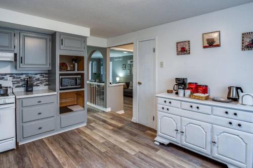Fantastic Home Near DWTN/Airport in R and K Skyranch Airport