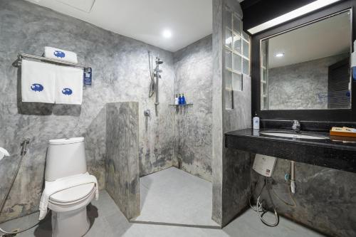 room detail thumbnail 2