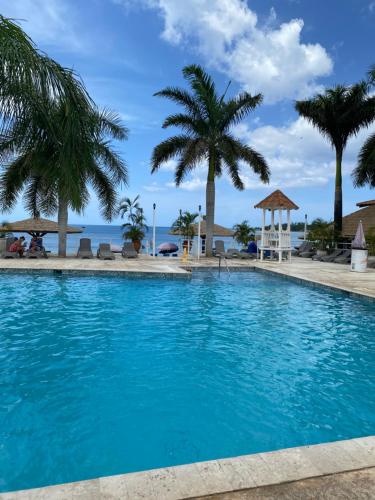 Osmax Oasis, 1BD and 1 BA, Gated, near Puerto Seco Beach in Discovery Bay