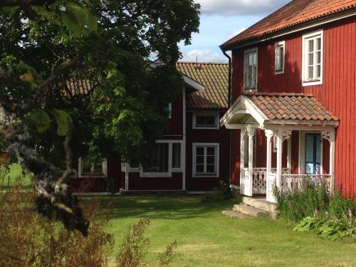 Historisches großes Holzhaus von 1860, Familienferienhof Sörgården 1, Åsenhöga, Ganstorp - Granstorp