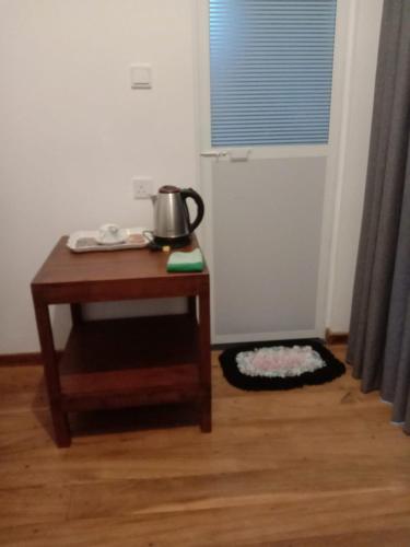Single Room with Bathroom image 10