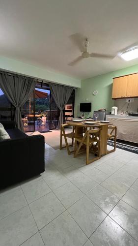 The Hillview inn Meranti Park Suites