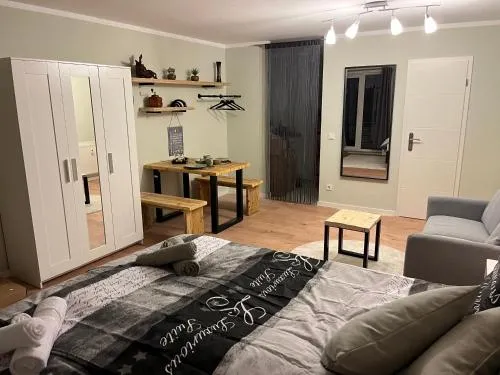 Studio an der Elbe mit Balkon, Küche und Netflix in Dresden, Deutschland