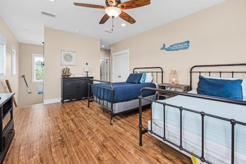 Beach House with PRIVATE POOL & 14 BIKES Included! Beach House with PRIVATE POOL & 14 BIKES Included!