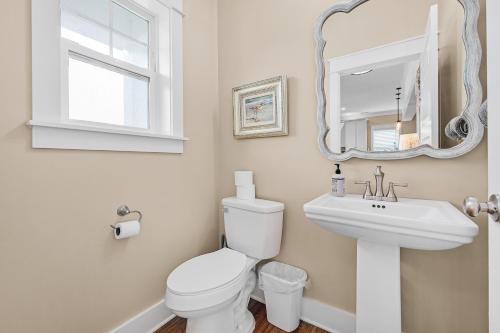 Beach House with PRIVATE POOL & 14 BIKES Included! Beach House with PRIVATE POOL & 14 BIKES Included!