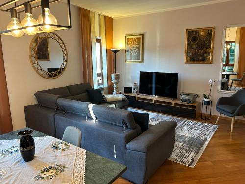 Castelvecchio Apartment - Tap to explore photos