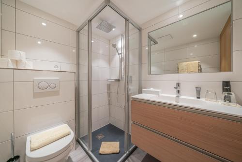 2 bedrooms, 4 beds