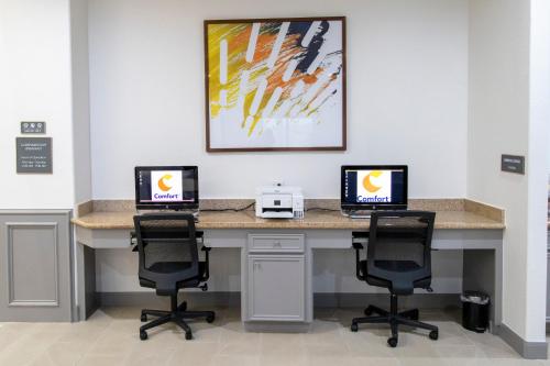 Comfort Inn & Suites Comfort Inn & Suites