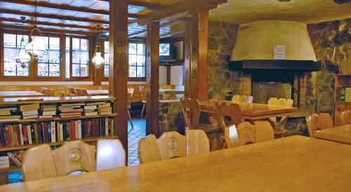 Camping Jungfrau Room Type - Quadruple Room Hostel with Shared Bathroom Camping Jungfrau Room Type - Quadruple Room Hostel with Shared Bathroom