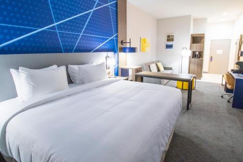 Comfort Inn & Suites Comfort Inn & Suites