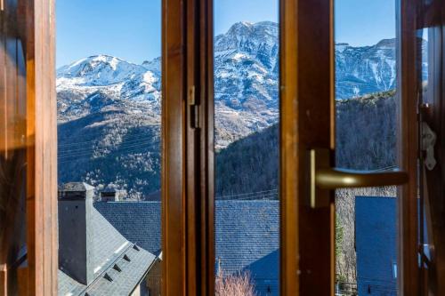 Las Vistas de Peña Blanca (Las Vistas de Pena Blanca) in Piedrafita De Jaca